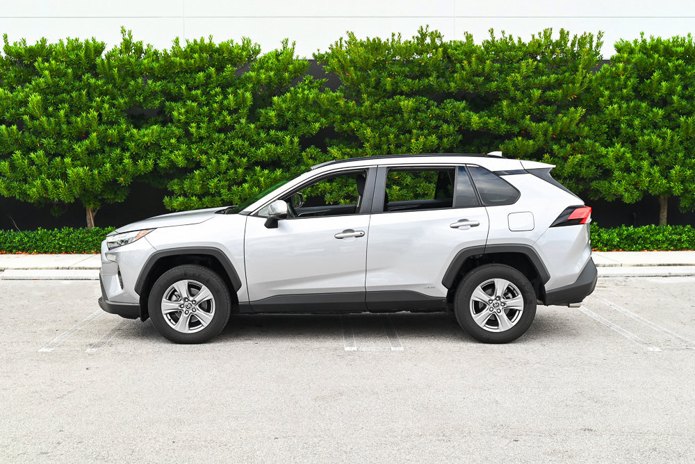Used 2025 Toyota RAV4 XLE w/ Convenience Package AWD/4WD image 4