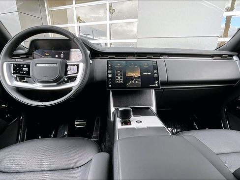 New 2026 Land Rover Range Rover SV image 5