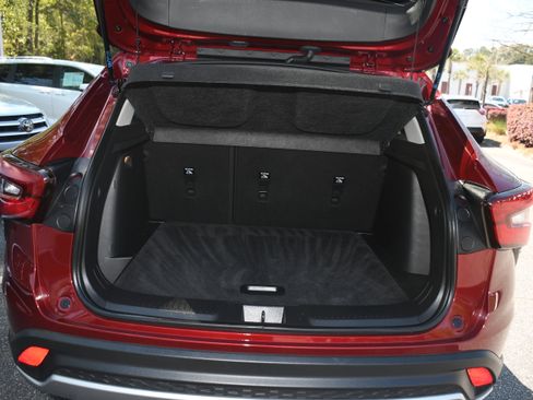 Used 2025 Chevrolet Trax LT w/ LT Convenience Package image 17