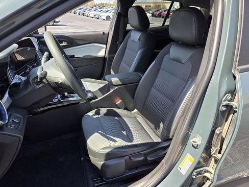 Used 2025 Chevrolet Trax LT image 9