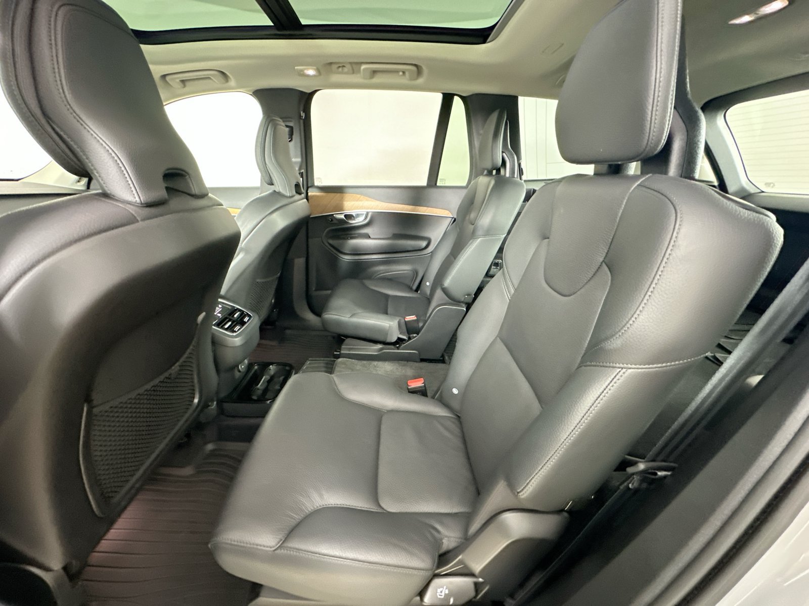 Certified 2025 Volvo XC90 B6 Plus AWD/4WD image 37