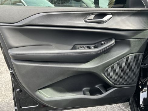 New 2025 Jeep Grand Cherokee Altitude image 12