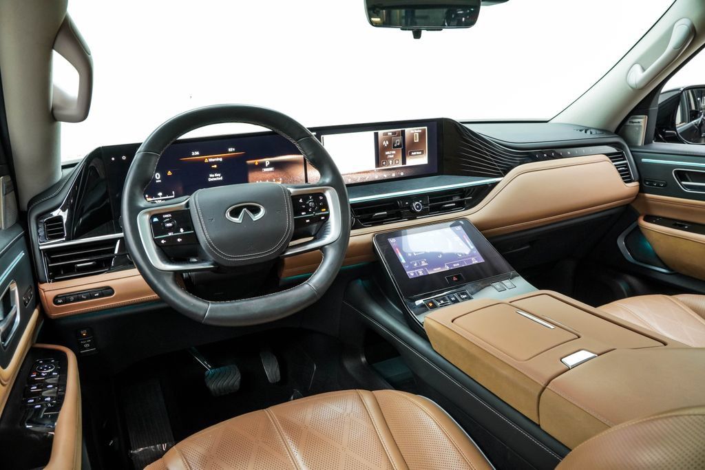 Used 2025 INFINITI QX80 Sensory AWD/4WD image 4