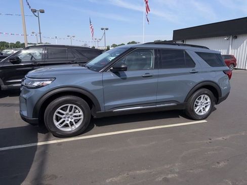 Used 2025 Ford Explorer Active w/ Active Comfort Package RWD image 1
