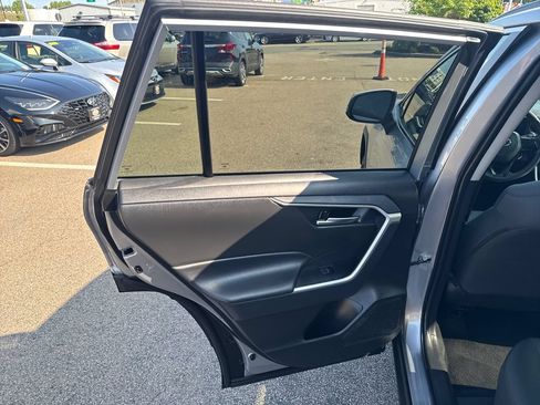 Used 2025 Toyota RAV4 XLE AWD/4WD image 40