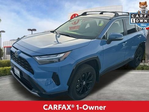 Used 2025 Toyota RAV4 SE image 2