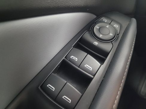 Used 2018 Buick Enclave Essence FWD image 27