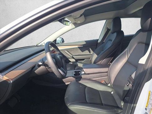 Used 2022 Tesla Model 3 image 10