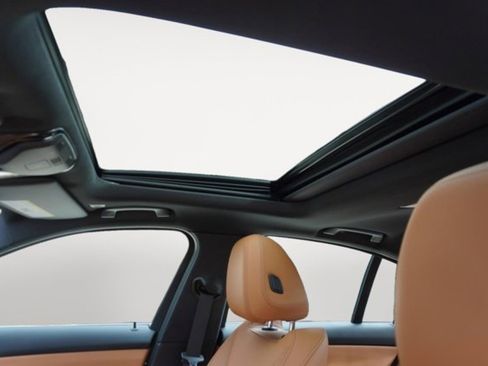 Used 2022 BMW 330i xDrive Sedan w/ Driving Assistance Package image 13