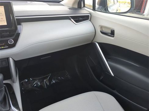 Certified 2025 Toyota Corolla Cross L image 17