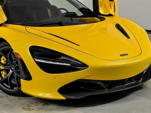 Used 2020 McLaren 720S Spider RWD image 2