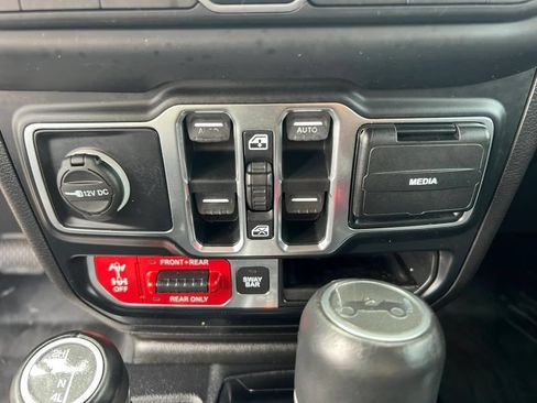 Used 2019 Jeep Wrangler Unlimited Rubicon w/ Advanced Safety Group AWD/4WD image 26