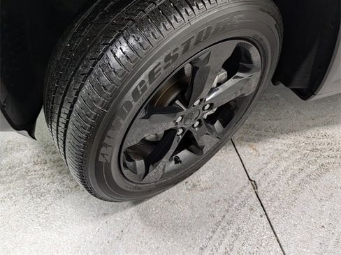 Used 2023 Jeep Grand Cherokee Altitude image 8