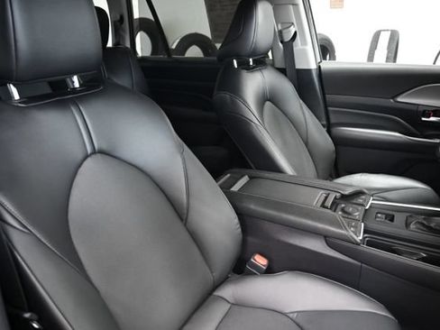 Used 2024 Toyota Grand Highlander AWD image 9