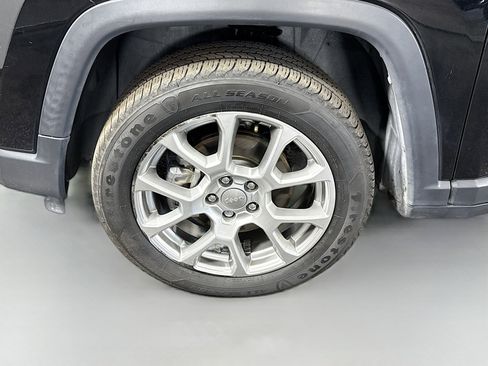 Used 2022 Jeep Compass Latitude w/ Sun and Sound Group image 38