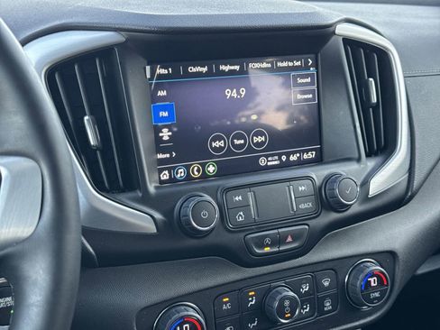 Used 2024 GMC Terrain SLT w/ Tech Package image 23