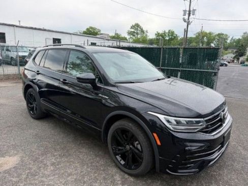 Used 2023 Volkswagen Tiguan SE R-Line AWD/4WD image 3