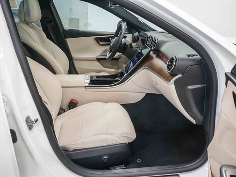 Used 2025 Mercedes-Benz C 300 4MATIC Sedan image 17