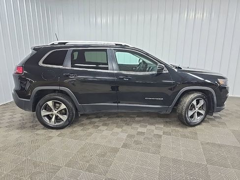 Used 2019 Jeep Cherokee Limited image 2