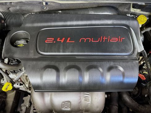 Used 2016 Jeep Renegade Latitude FWD image 36