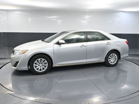Used 2012 Toyota Camry LE image 9