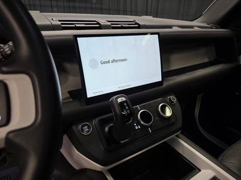 Used 2025 Land Rover Defender 110 S image 22