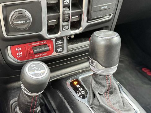 Used 2021 Jeep Wrangler Unlimited Rubicon AWD/4WD image 8