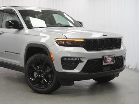 New 2025 Jeep Grand Cherokee Limited w/ Black Appearance Package image 3
