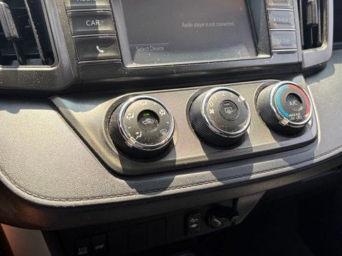 Used 2015 Toyota RAV4 LE FWD image 10