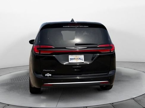 Used 2024 Chrysler Pacifica Touring-L FWD image 4