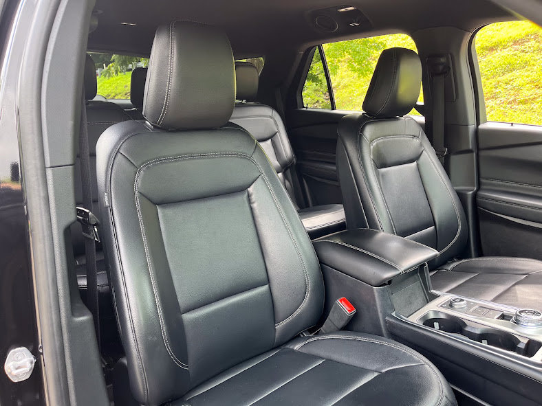 Used 2020 Ford Explorer XLT w/ Equipment Group 202A AWD/4WD image 33