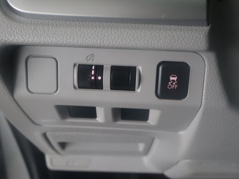 Used 2017 Subaru Forester 2.5i Premium w/ All-Weather Package image 8