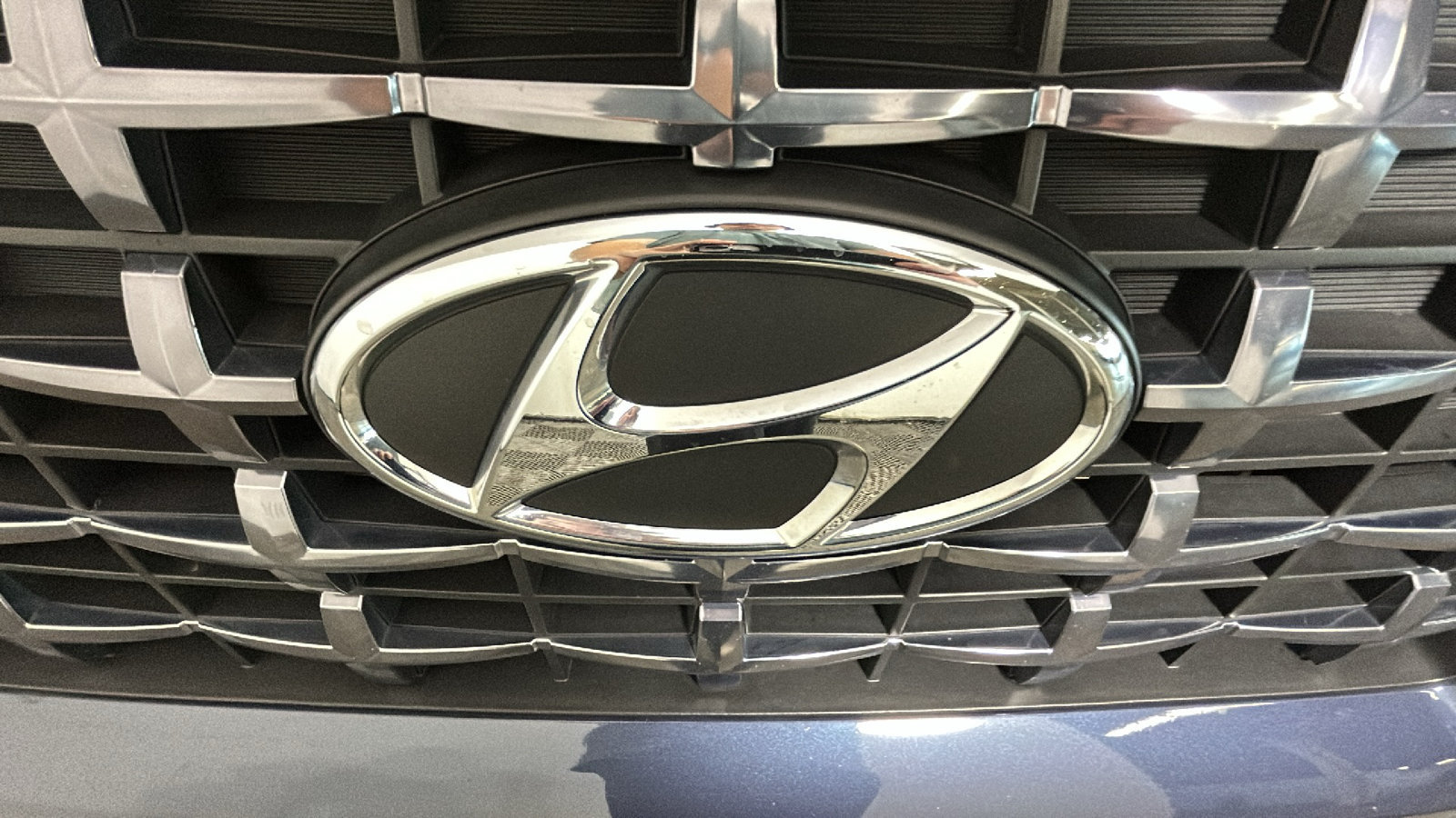 Used 2023 Hyundai Venue Limited FWD image 10