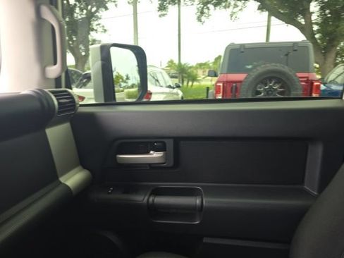 Used 2014 Toyota FJ Cruiser 2WD w/ Convenience Package image 15