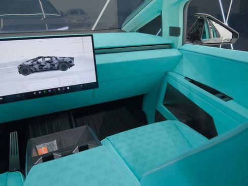 Used 2025 Tesla Cybertruck AWD Crew Cab image 61