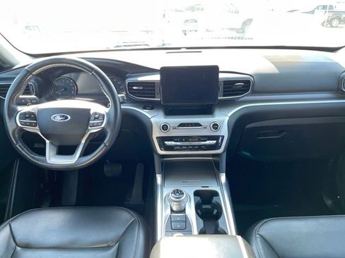 Used 2020 Ford Explorer XLT w/ Equipment Group 202A AWD/4WD image 12