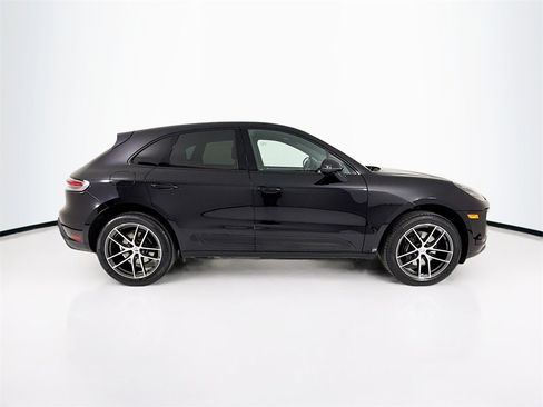 Certified 2025 Porsche Macan image 8