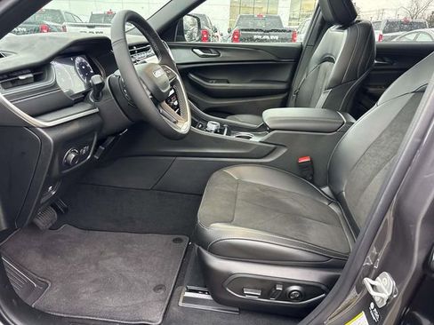 New 2025 Jeep Grand Cherokee L Altitude image 11