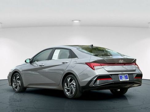 Used 2024 Hyundai Elantra Limited FWD image 4