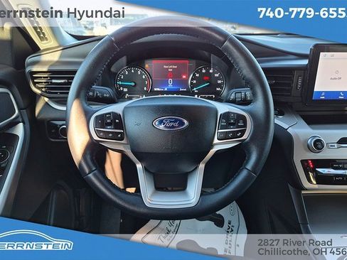 Used 2023 Ford Explorer XLT image 8