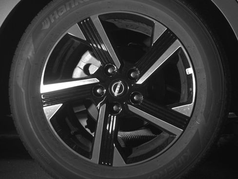 Used 2025 Nissan Sentra SV FWD image 15