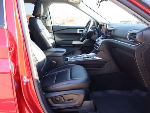 Used 2022 Ford Explorer XLT w/ Equipment Group 202A image 15