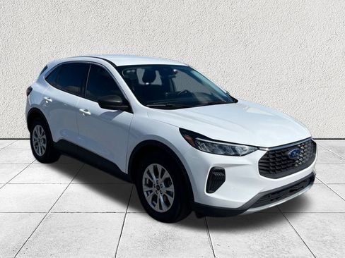 Used 2023 Ford Escape Active image 1