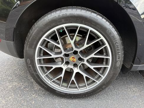 Used 2018 Porsche Macan AWD/4WD image 19