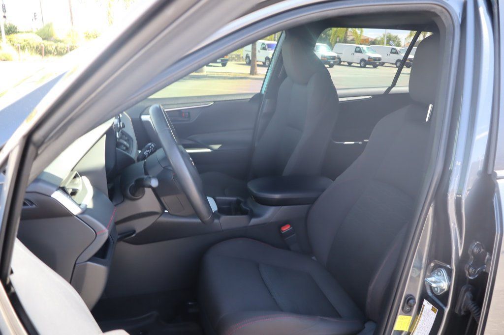 Used 2021 Toyota RAV4 SE w/ Weather & Moonroof Package AWD/4WD image 20