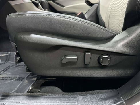 Used 2023 Subaru Forester Premium AWD/4WD image 24