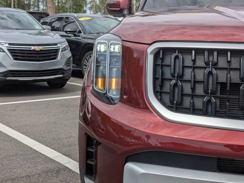 Used 2024 Kia Telluride EX w/ EX Captain's Chair Package FWD image 9
