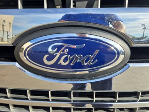 Used 2018 Ford F150 XLT w/ Equipment Group 302A Luxury AWD/4WD image 11