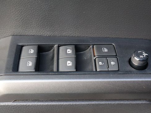 Used 2023 Toyota Tacoma TRD Off-Road image 17