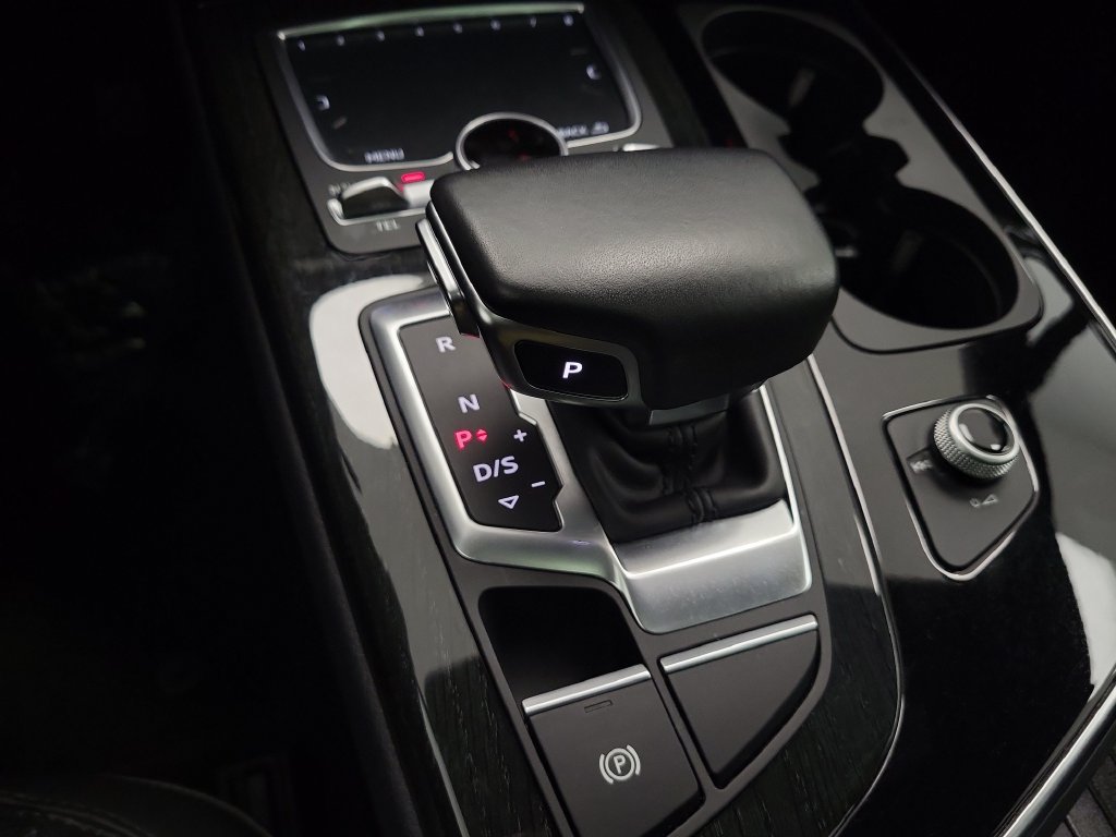 Used 2018 Audi Q7 3.0T Premium AWD/4WD image 21